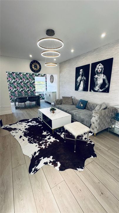 В аренду: $4,500 (2 спален, 1 ванн, 1250 Квадратных фут)