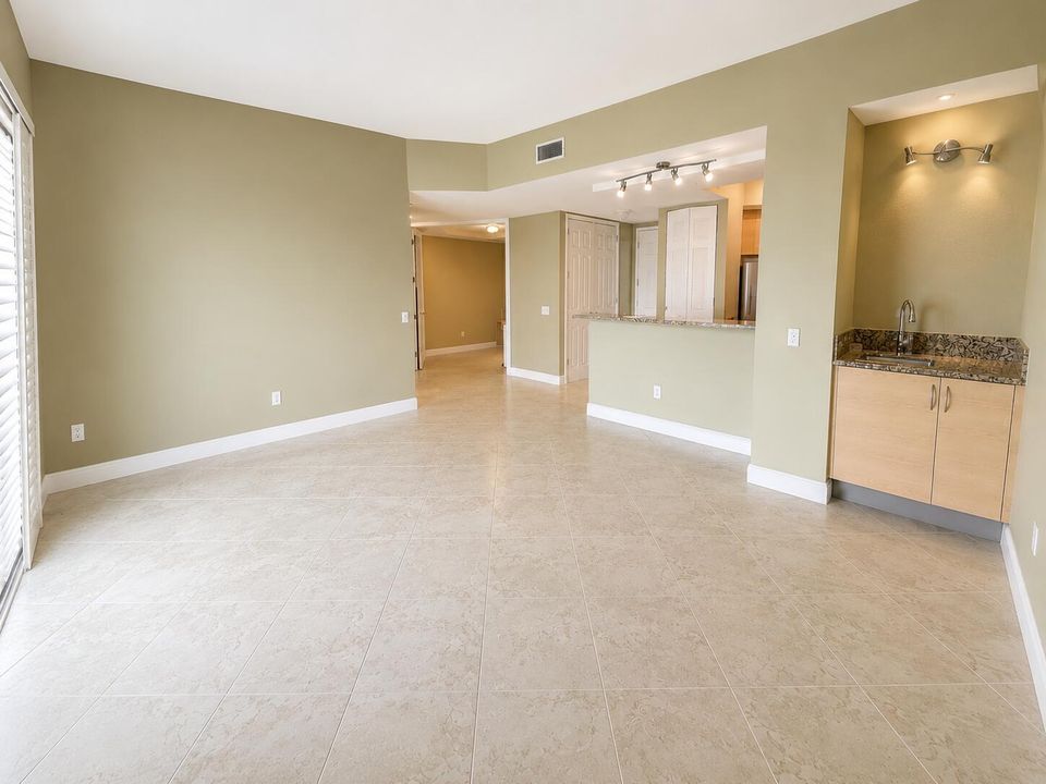 Living area with wet bar