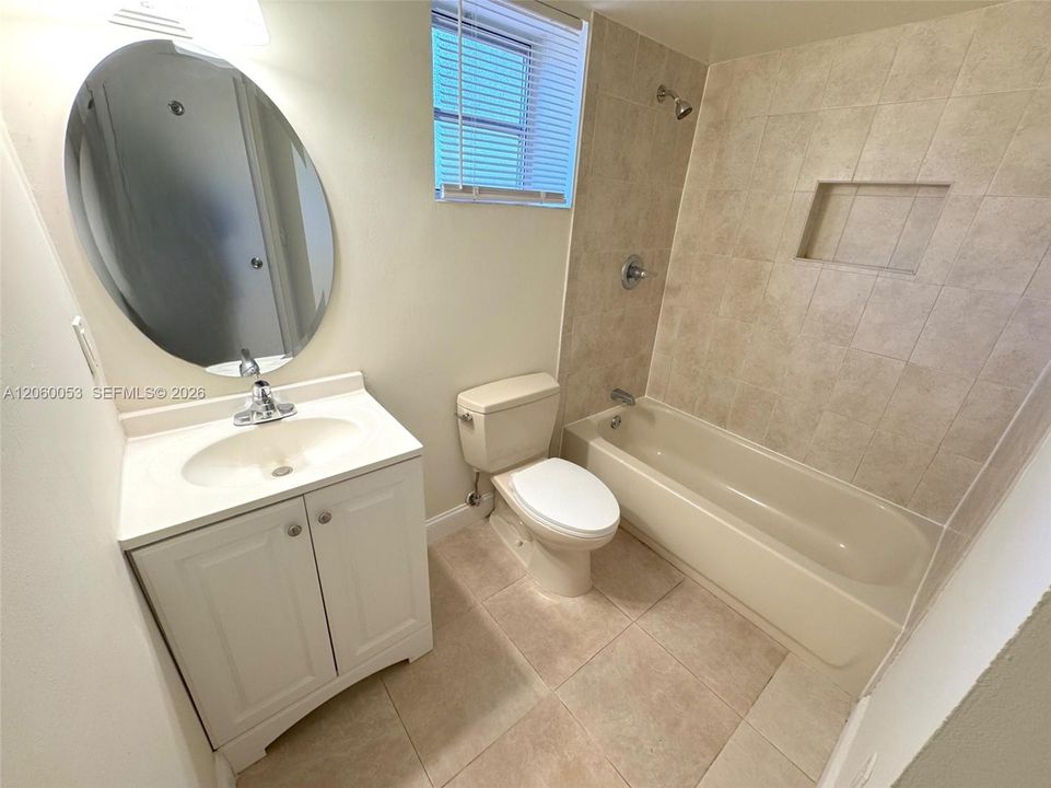 В аренду: $1,795 (2 спален, 1 ванн, 875 Квадратных фут)