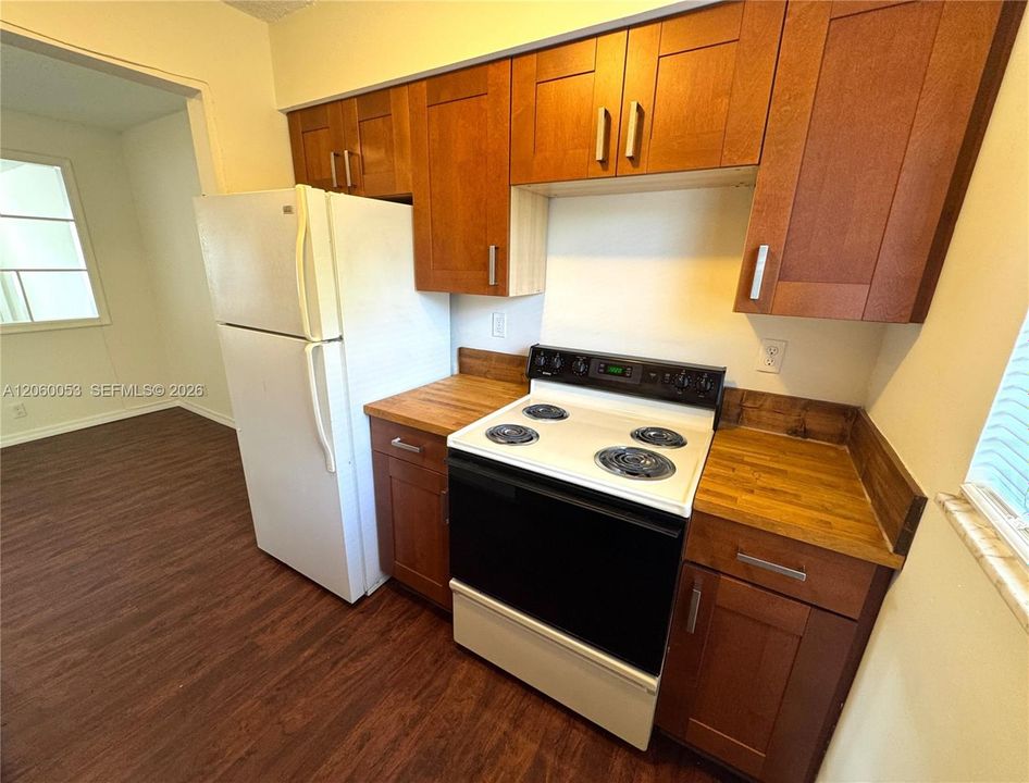 В аренду: $1,795 (2 спален, 1 ванн, 875 Квадратных фут)