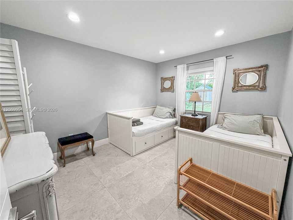 В аренду: $3,400 (2 спален, 1 ванн, 1091 Квадратных фут)