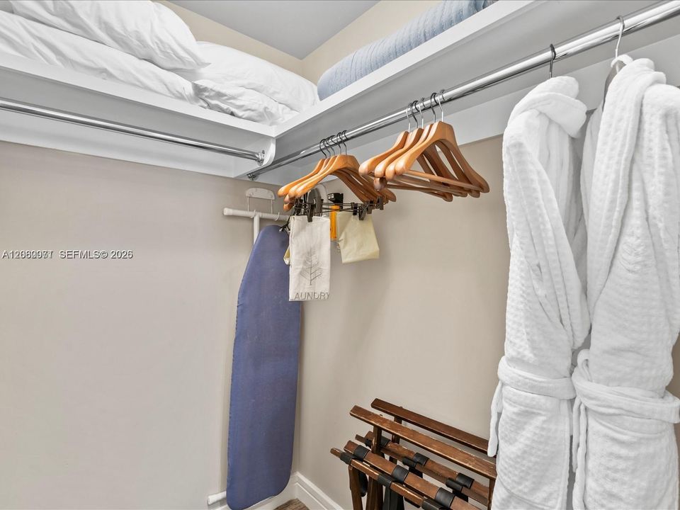 В аренду: $5,000 (2 спален, 2 ванн, 1800 Квадратных фут)