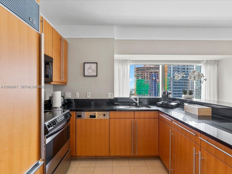 В аренду: $5,000 (2 спален, 2 ванн, 1800 Квадратных фут)