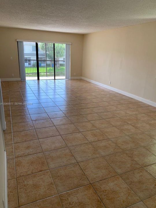 En Venta: $358,000 (2 camas, 2 baños, 1220 Pies cuadrados)