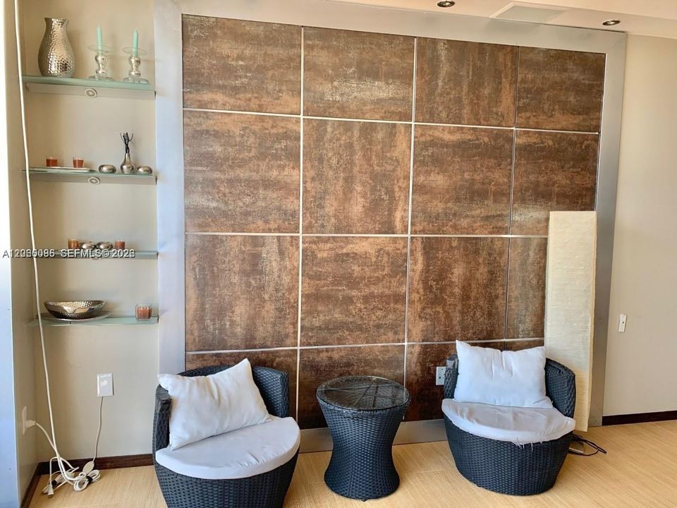 For Rent: $4,350 (2 beds, 1 baths, 1050 Square Feet)