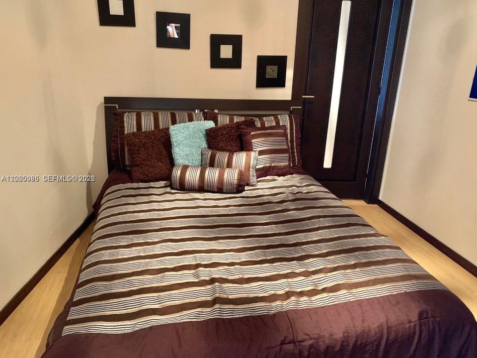For Rent: $4,350 (2 beds, 1 baths, 1050 Square Feet)