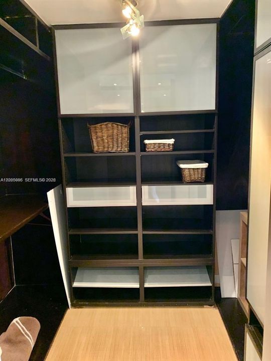 For Rent: $4,350 (2 beds, 1 baths, 1050 Square Feet)