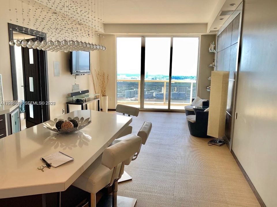 For Rent: $4,350 (2 beds, 1 baths, 1050 Square Feet)