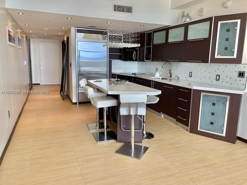 For Rent: $4,350 (2 beds, 1 baths, 1050 Square Feet)