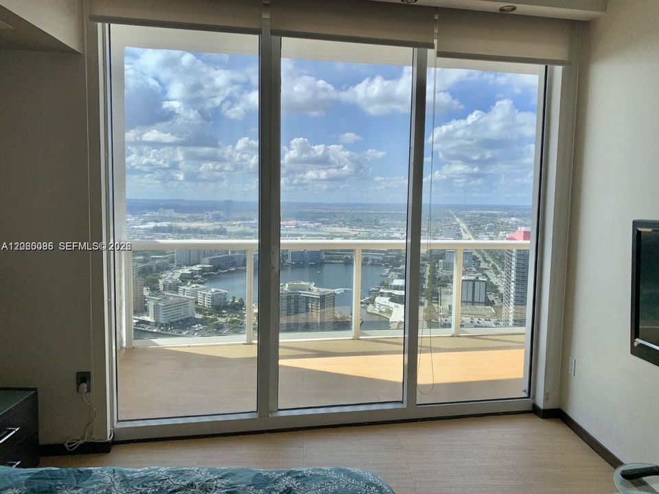 For Rent: $4,350 (2 beds, 1 baths, 1050 Square Feet)