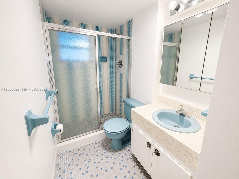 For Sale: $325,000 (2 beds, 2 baths, 858 Square Feet)