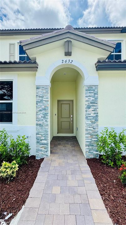 For Rent: $2,450 (3 beds, 3 baths, 1328 Square Feet)