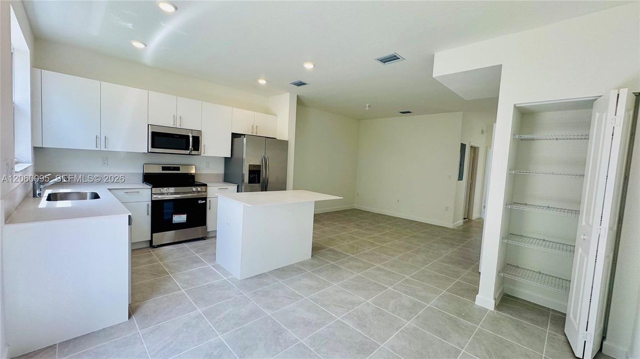 For Rent: $2,450 (3 beds, 3 baths, 1328 Square Feet)