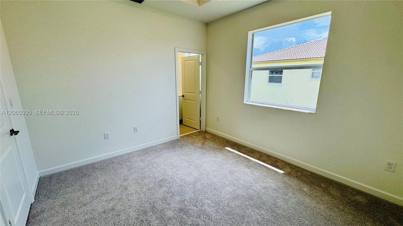 For Rent: $2,450 (3 beds, 3 baths, 1328 Square Feet)