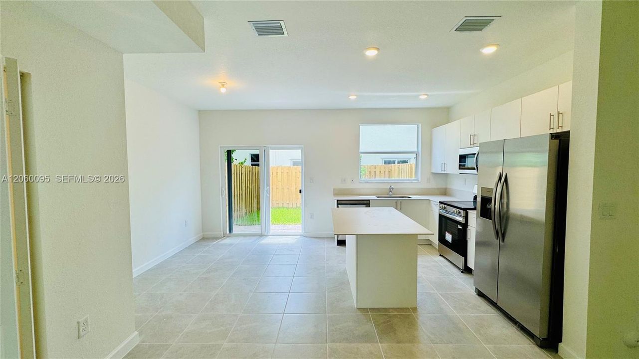 For Rent: $2,450 (3 beds, 3 baths, 1328 Square Feet)