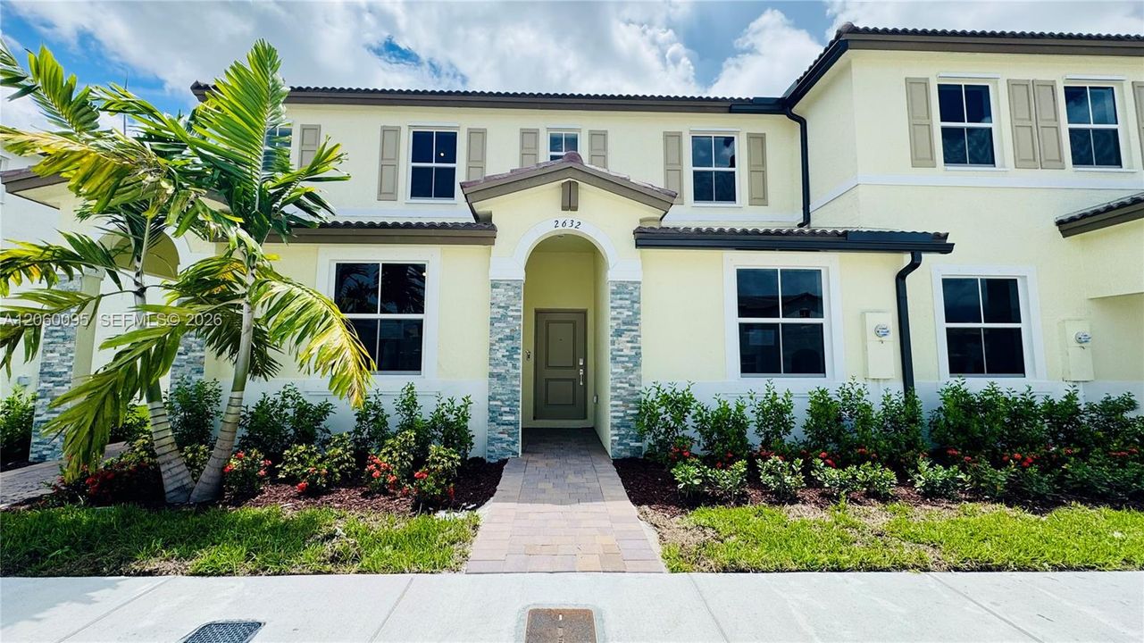 For Rent: $2,450 (3 beds, 3 baths, 1328 Square Feet)