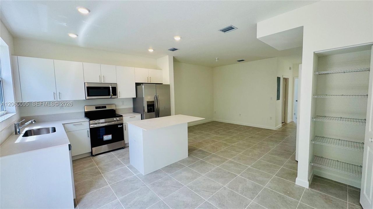 For Rent: $2,450 (3 beds, 3 baths, 1328 Square Feet)