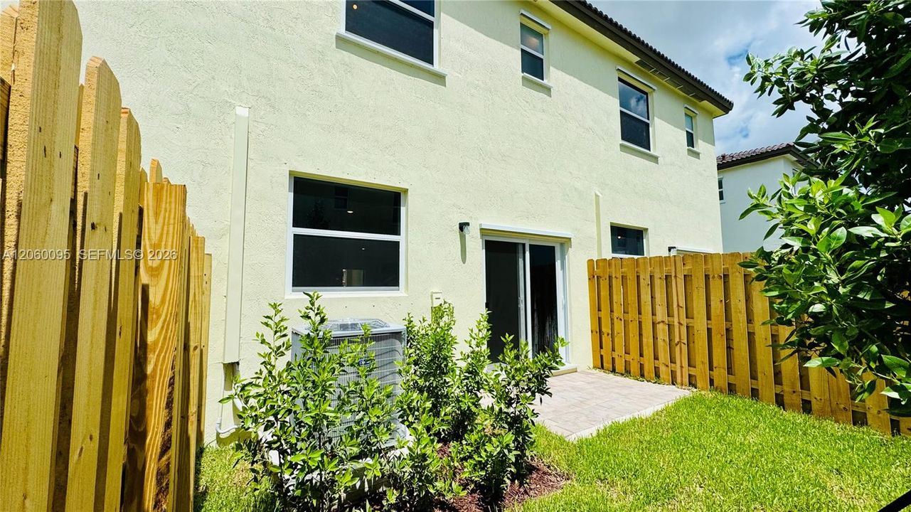 For Rent: $2,450 (3 beds, 3 baths, 1328 Square Feet)