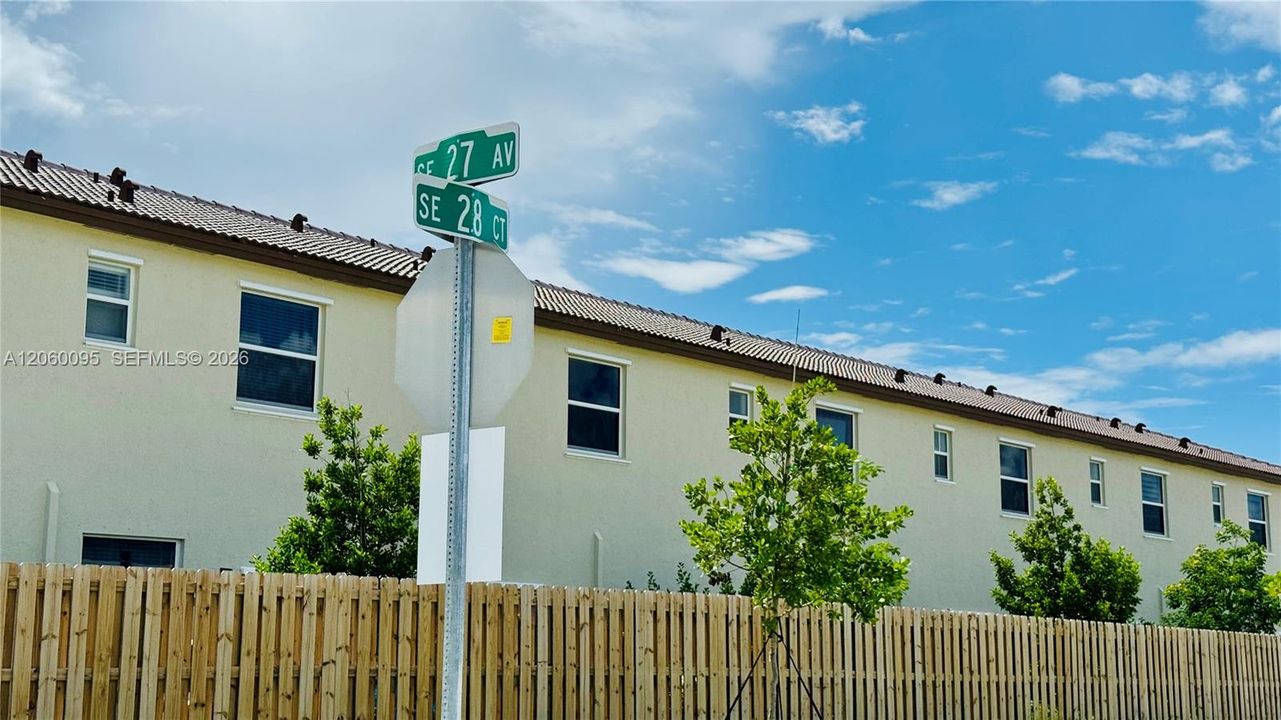 For Rent: $2,450 (3 beds, 3 baths, 1328 Square Feet)