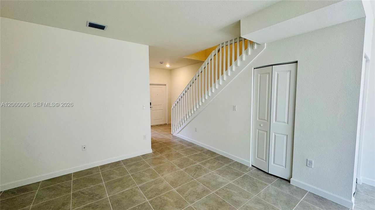 For Rent: $2,450 (3 beds, 3 baths, 1328 Square Feet)