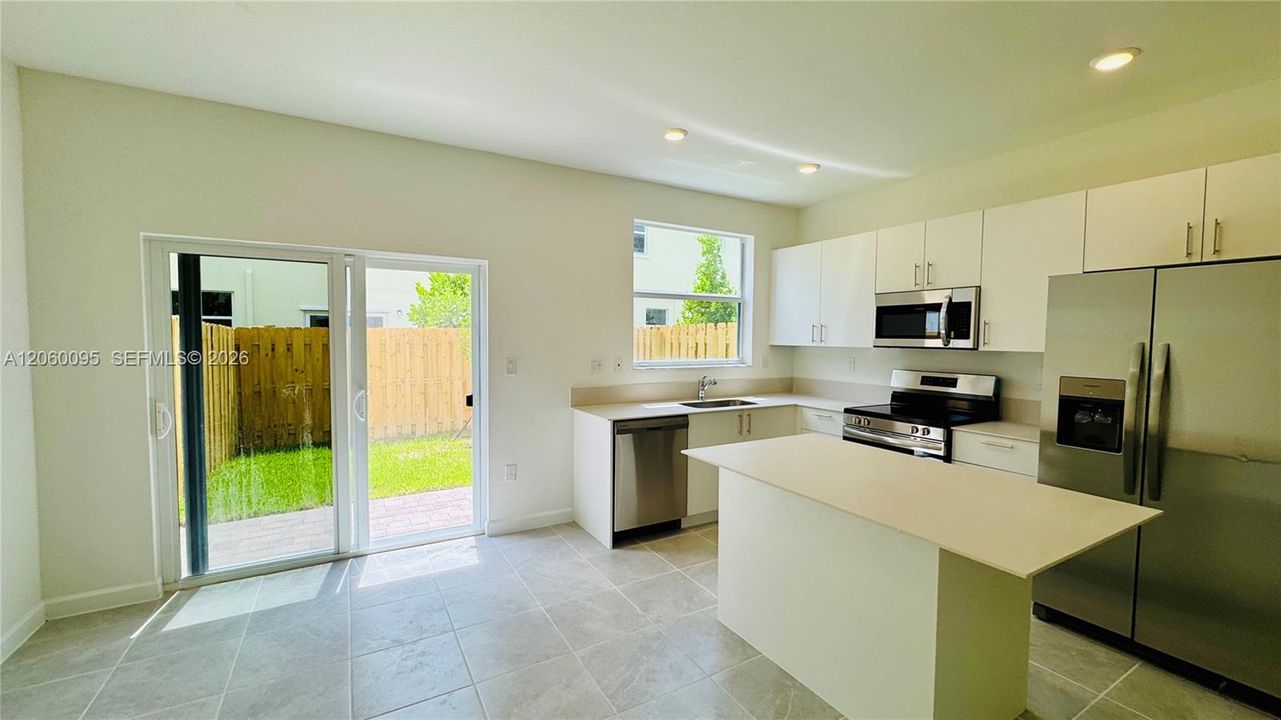 For Rent: $2,450 (3 beds, 3 baths, 1328 Square Feet)