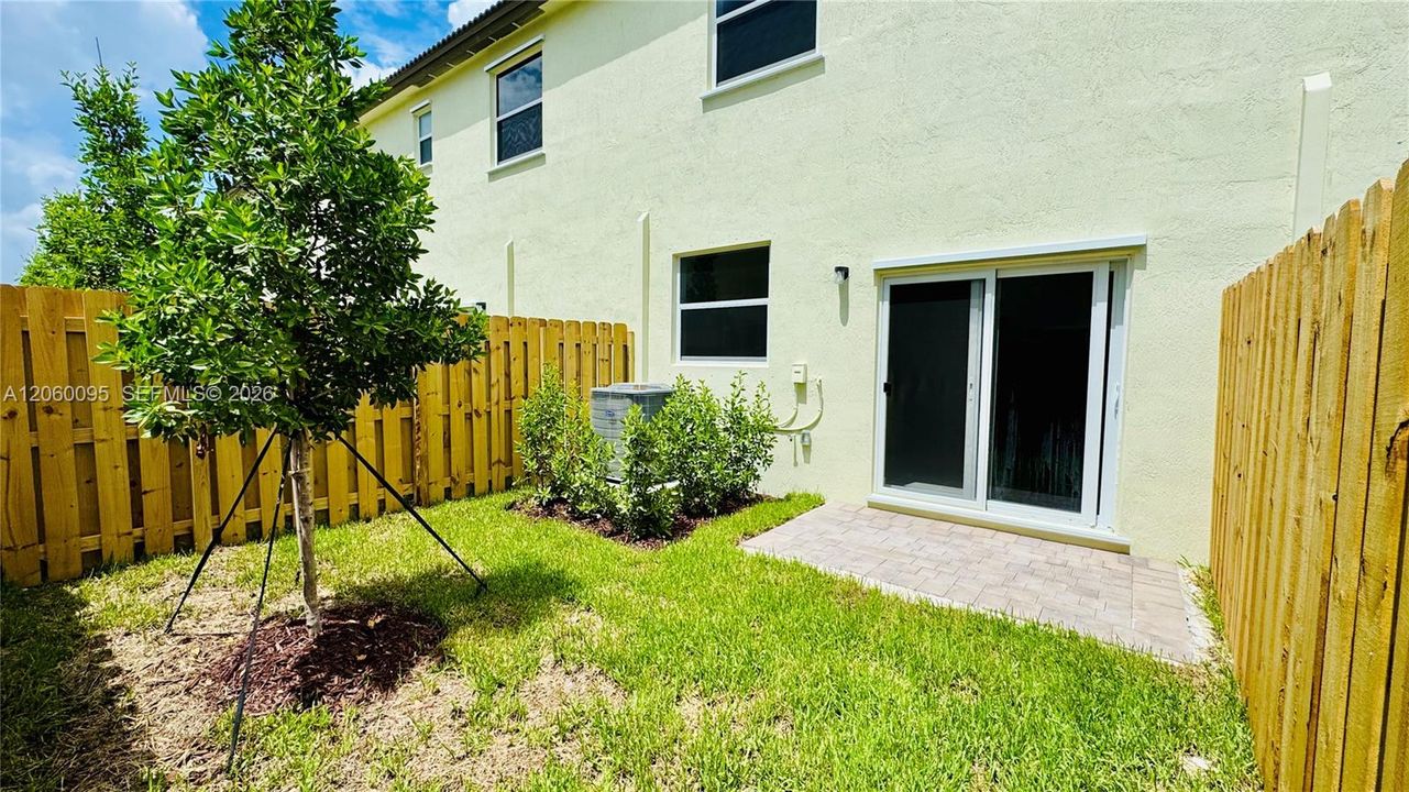 For Rent: $2,450 (3 beds, 3 baths, 1328 Square Feet)