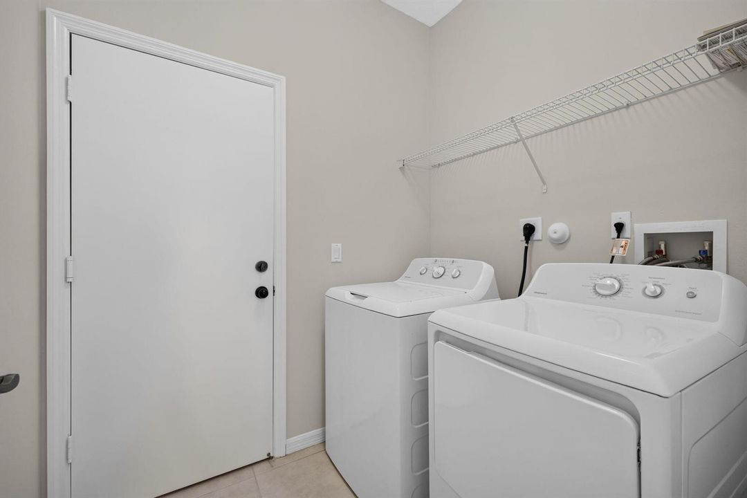 9810 Sw Eastbrook Circle Laundry room