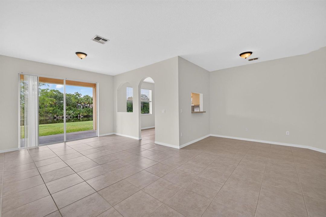 9810 Sw Eastbrook Circle Livingroom & Ki
