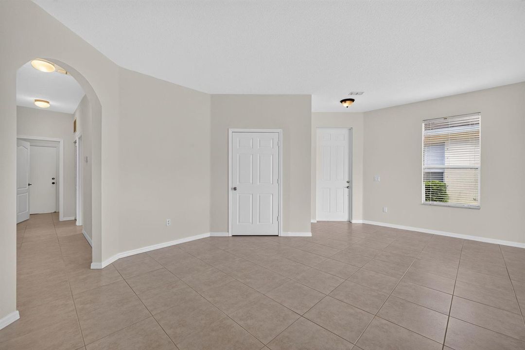 9810 Sw Eastbrook Circle Living area