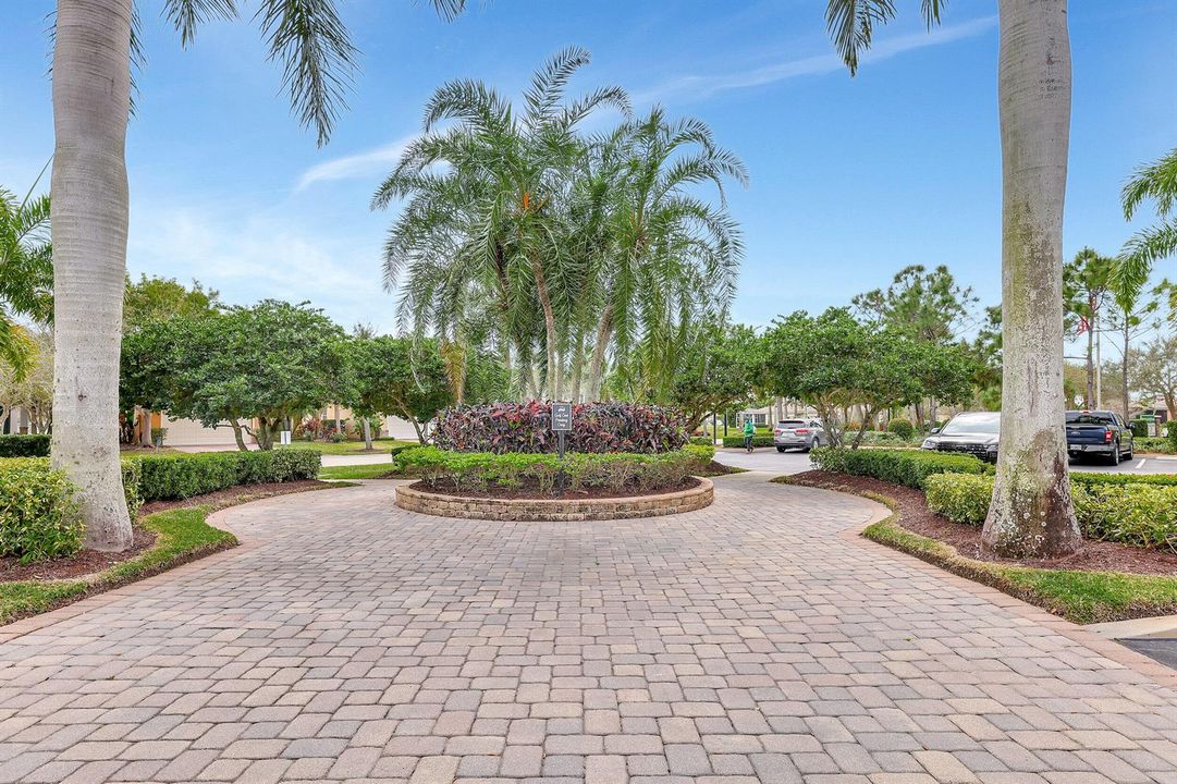 Heritage Oaks Clubhouse Entry