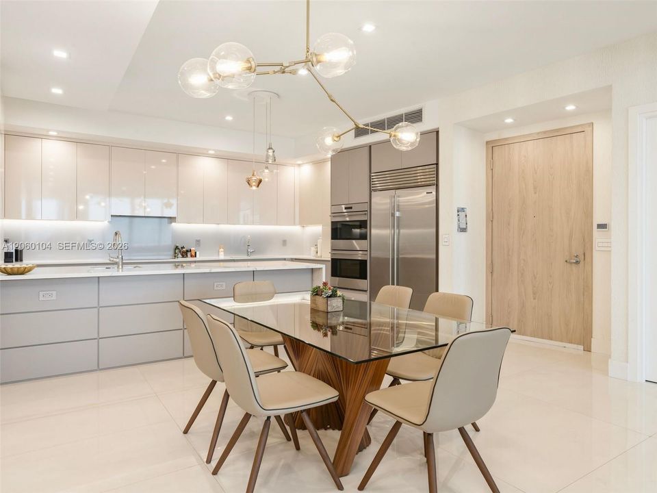 На продажу: $2,149,000 (2 спален, 2 ванн, 1614 Квадратных фут)