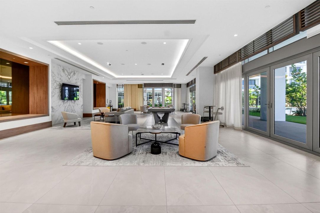 Amenities . Lounge