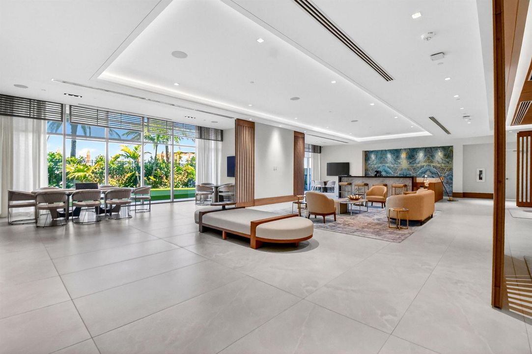 Amenities . Lounge