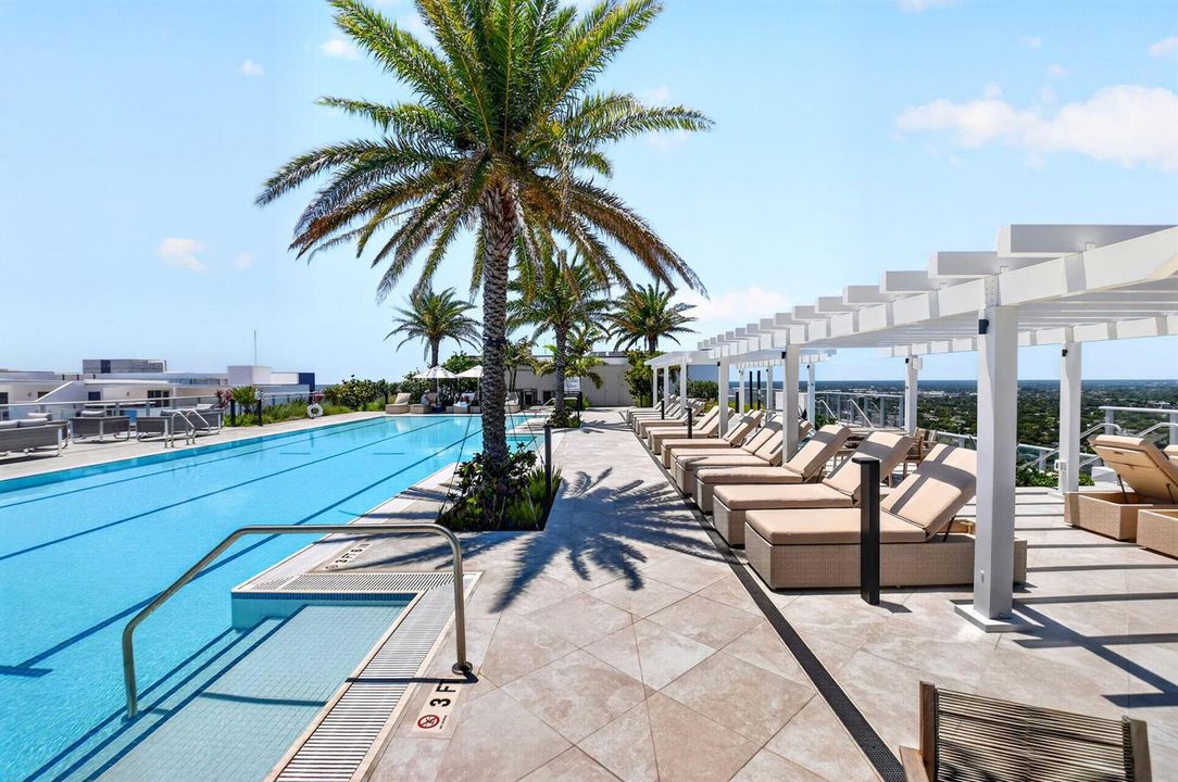 Amenities . Rooftop Pool