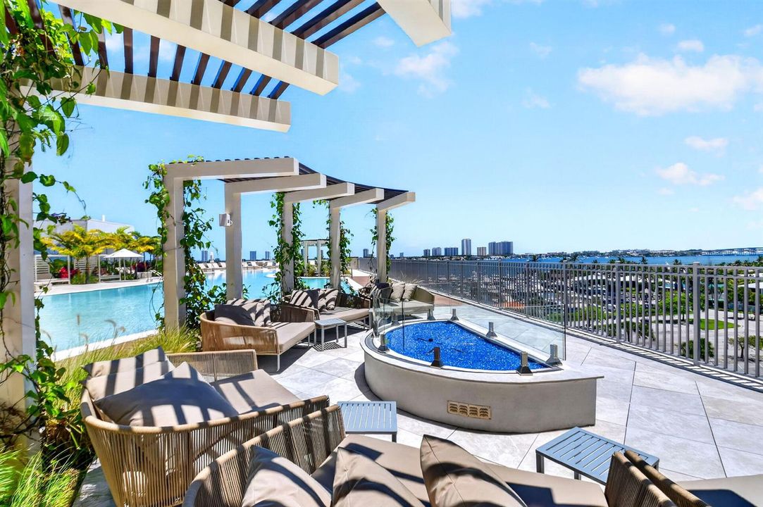 Amenities . Rooftop Pool