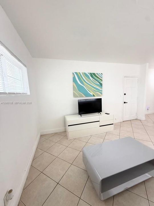 В аренду: $1,699 (1 спален, 1 ванн, 850 Квадратных фут)