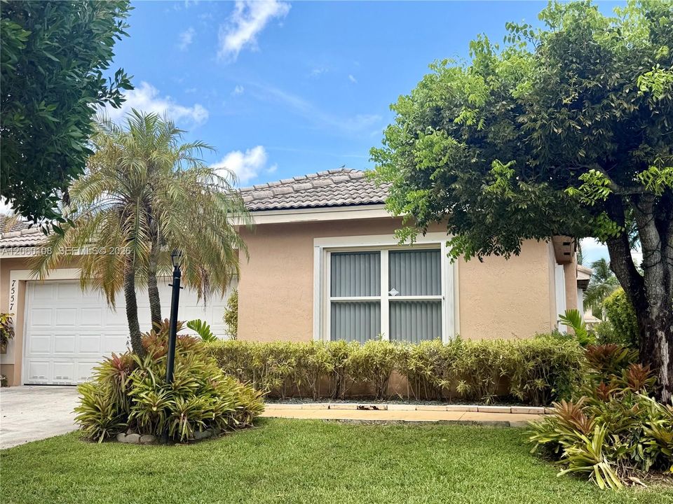 For Rent: $3,495 (3 beds, 2 baths, 1508 Square Feet)