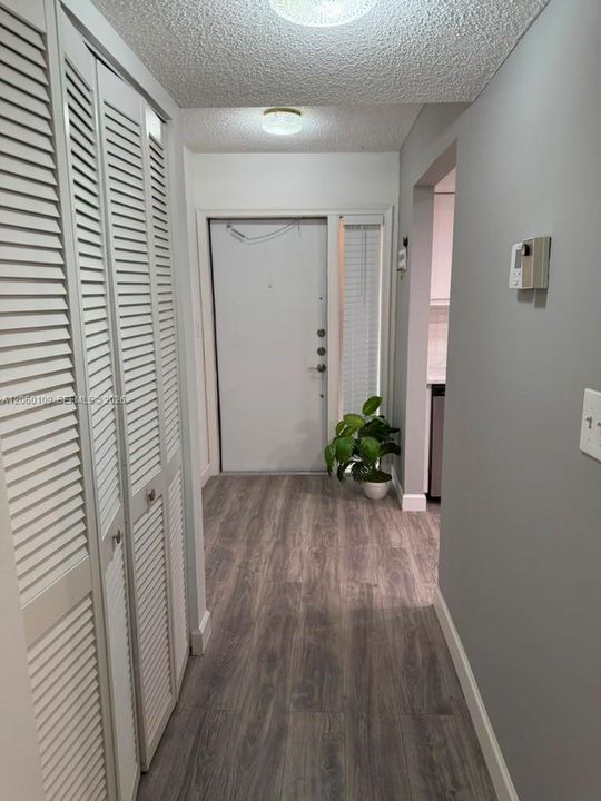 В аренду: $1,700 (1 спален, 1 ванн, 933 Квадратных фут)