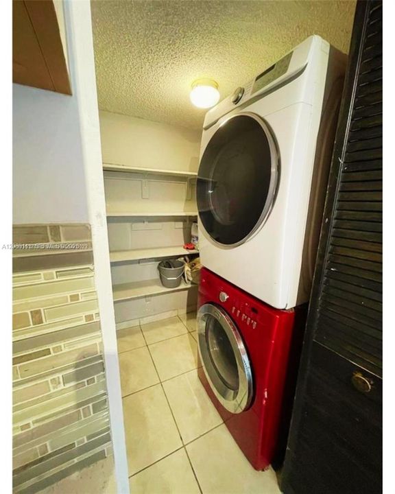 На продажу: $310,000 (3 спален, 2 ванн, 1114 Квадратных фут)