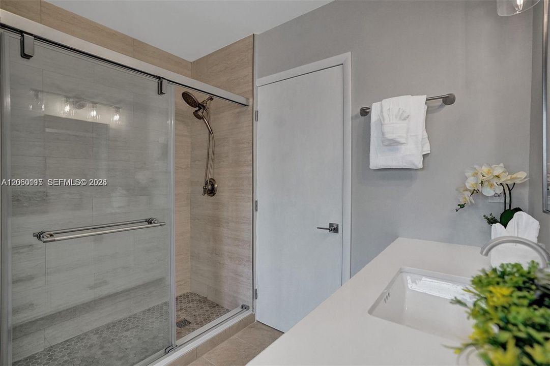 En Renta: $8,950 (6 camas, 3 baños, 3040 Pies cuadrados)