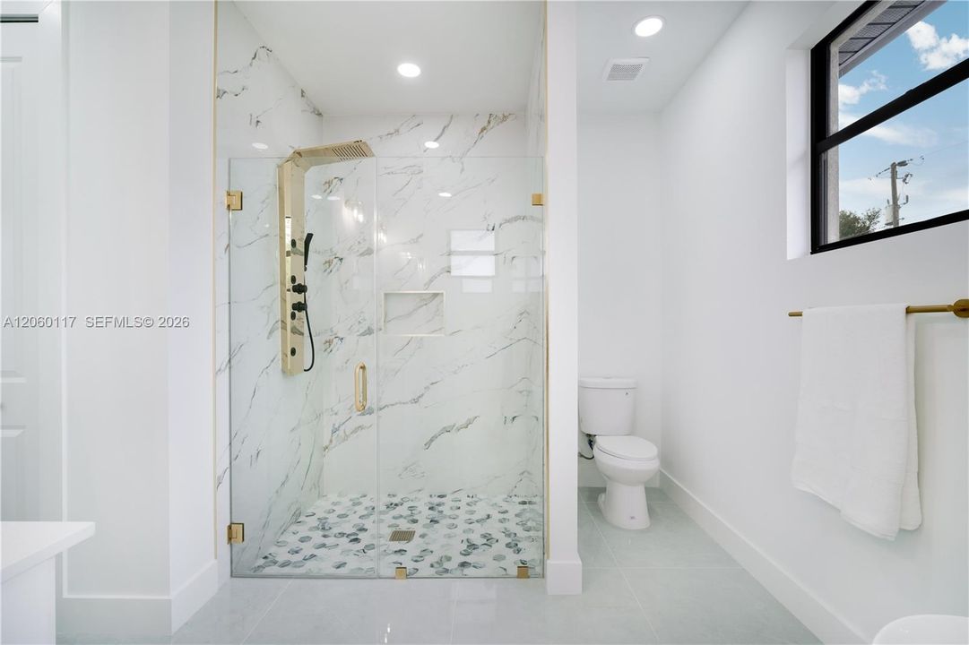 En Venta: $425,000 (4 camas, 2 baños, 1783 Pies cuadrados)