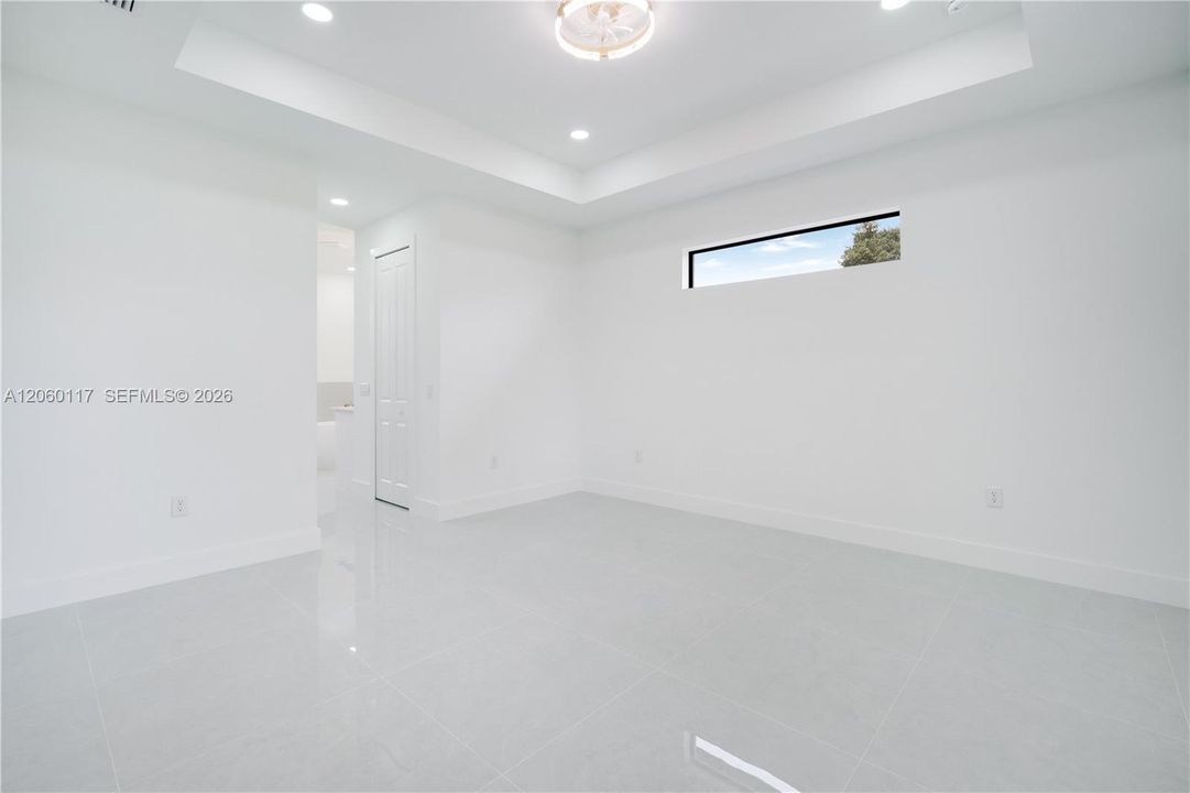 En Venta: $425,000 (4 camas, 2 baños, 1783 Pies cuadrados)