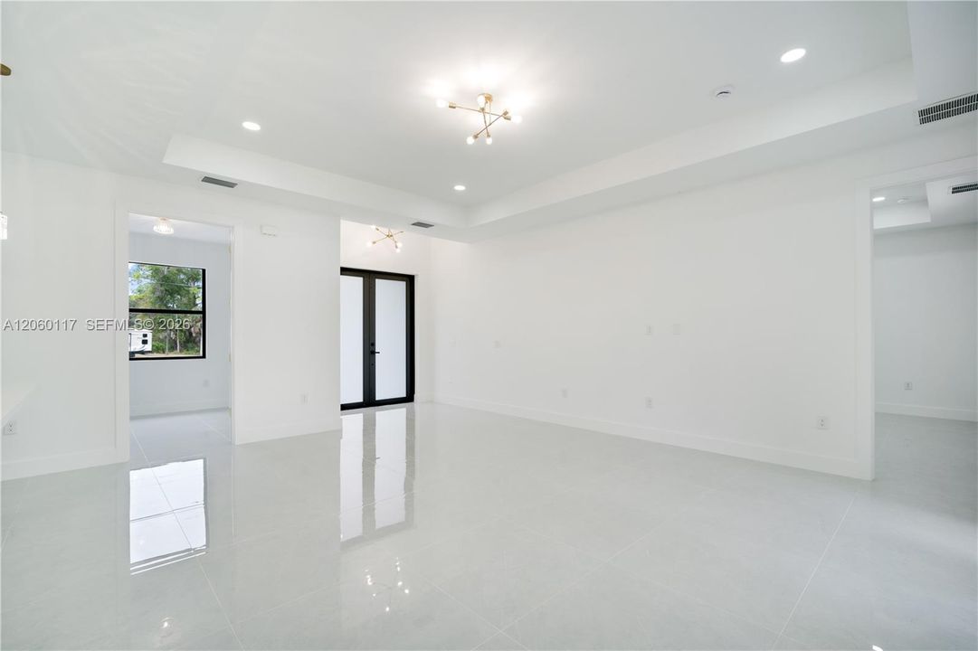 En Venta: $425,000 (4 camas, 2 baños, 1783 Pies cuadrados)