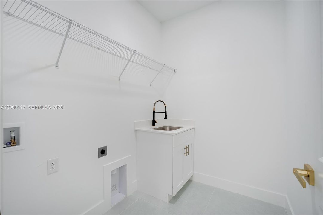 En Venta: $425,000 (4 camas, 2 baños, 1783 Pies cuadrados)