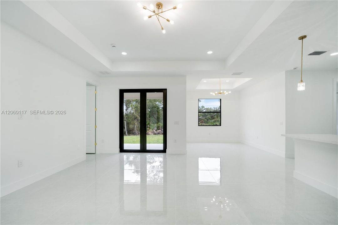 En Venta: $425,000 (4 camas, 2 baños, 1783 Pies cuadrados)
