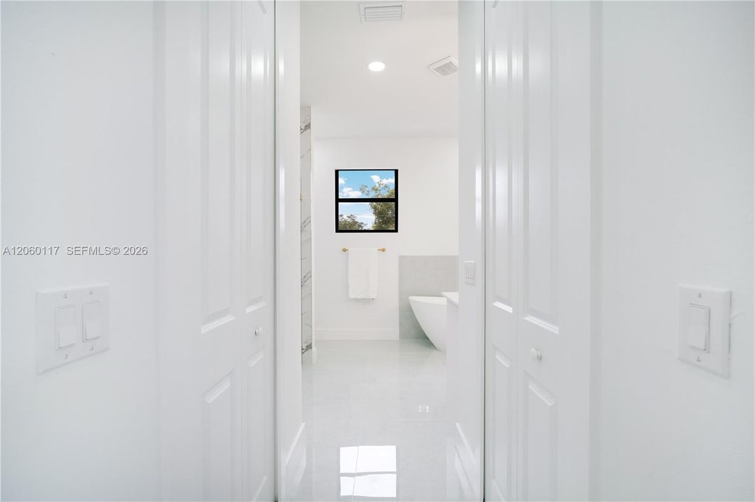 En Venta: $425,000 (4 camas, 2 baños, 1783 Pies cuadrados)