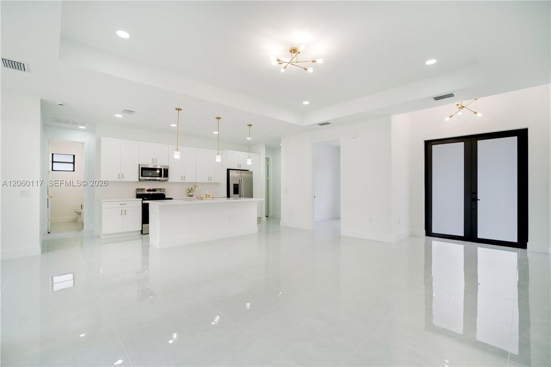 En Venta: $425,000 (4 camas, 2 baños, 1783 Pies cuadrados)