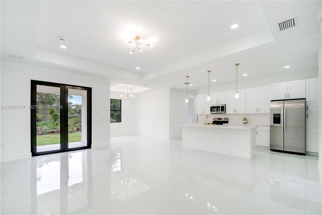 En Venta: $425,000 (4 camas, 2 baños, 1783 Pies cuadrados)
