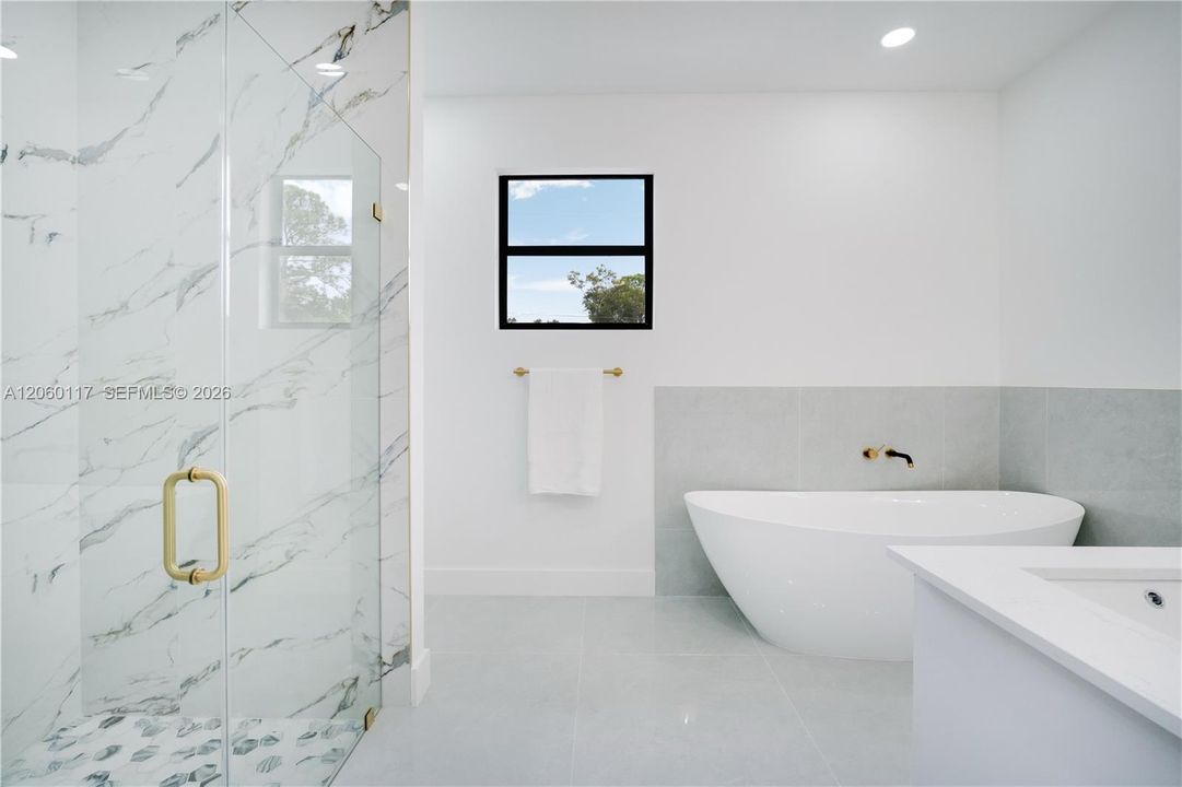 En Venta: $425,000 (4 camas, 2 baños, 1783 Pies cuadrados)