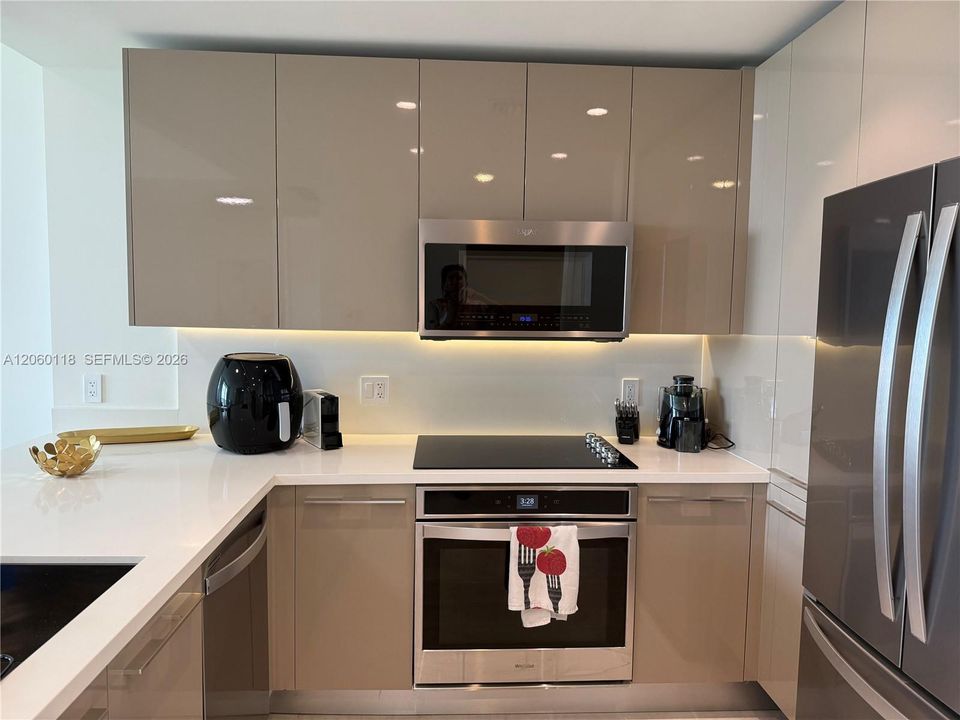 В аренду: $2,800 (1 спален, 1 ванн, 702 Квадратных фут)